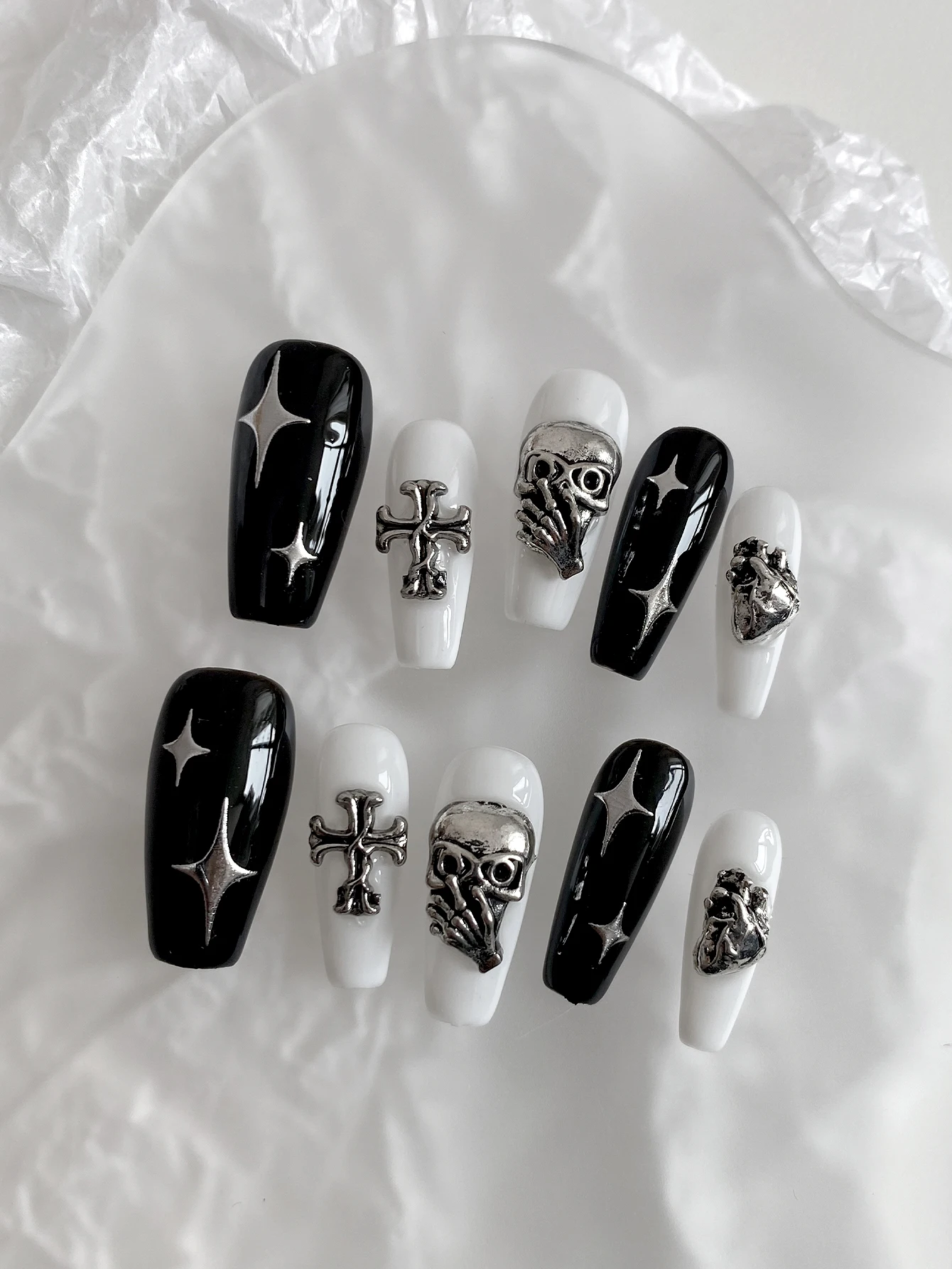 Dark Gothic Handcrafted Press‑On Nails, Black White Contrast Design, 3D Silver Skull, Cross & Anatomical Heart Metal Charms