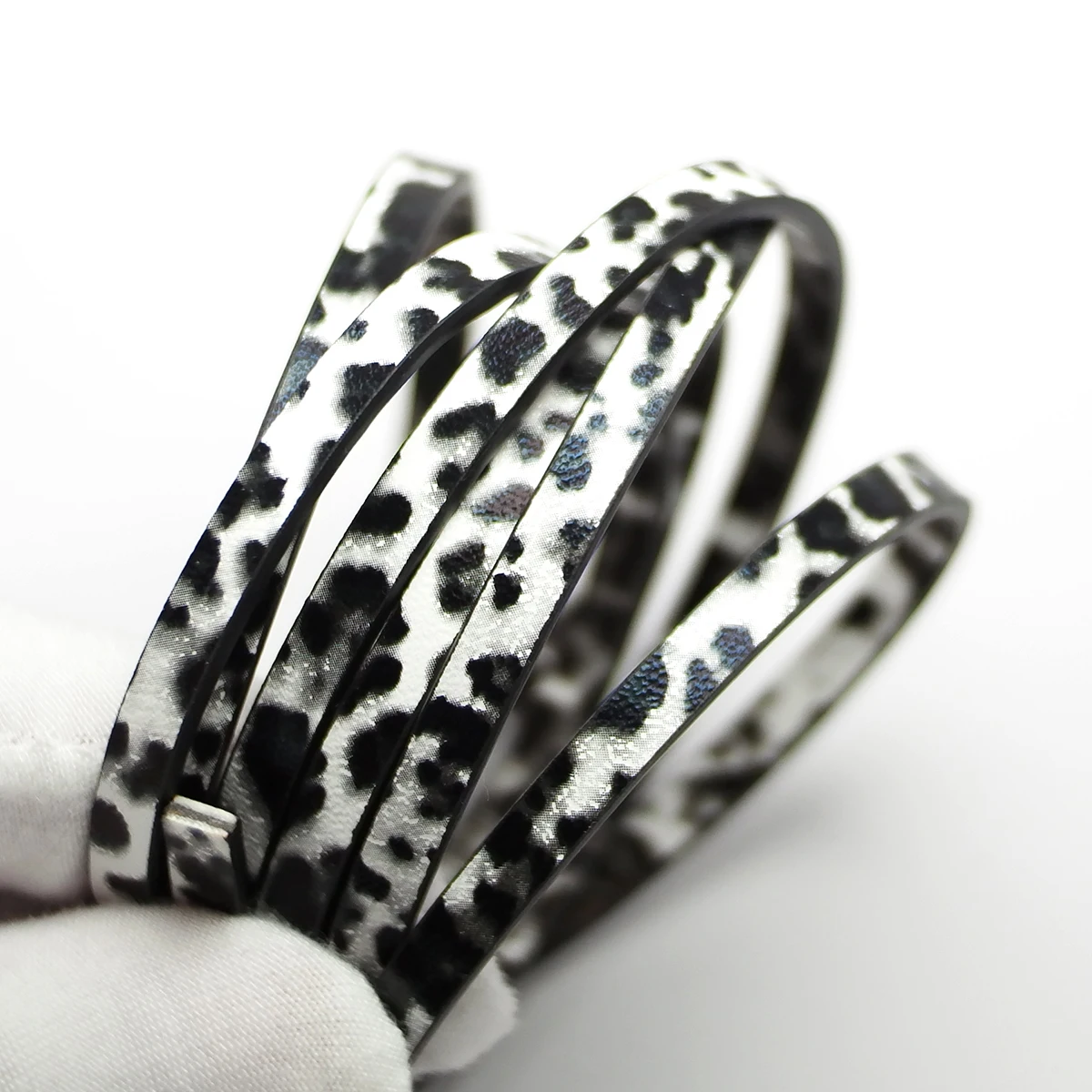 

1.15meter Soft Leather Cord,5x2mm Black And White Leopard Print Texture Leather Strips,Synthetic Leather Cord,Bracelet Making