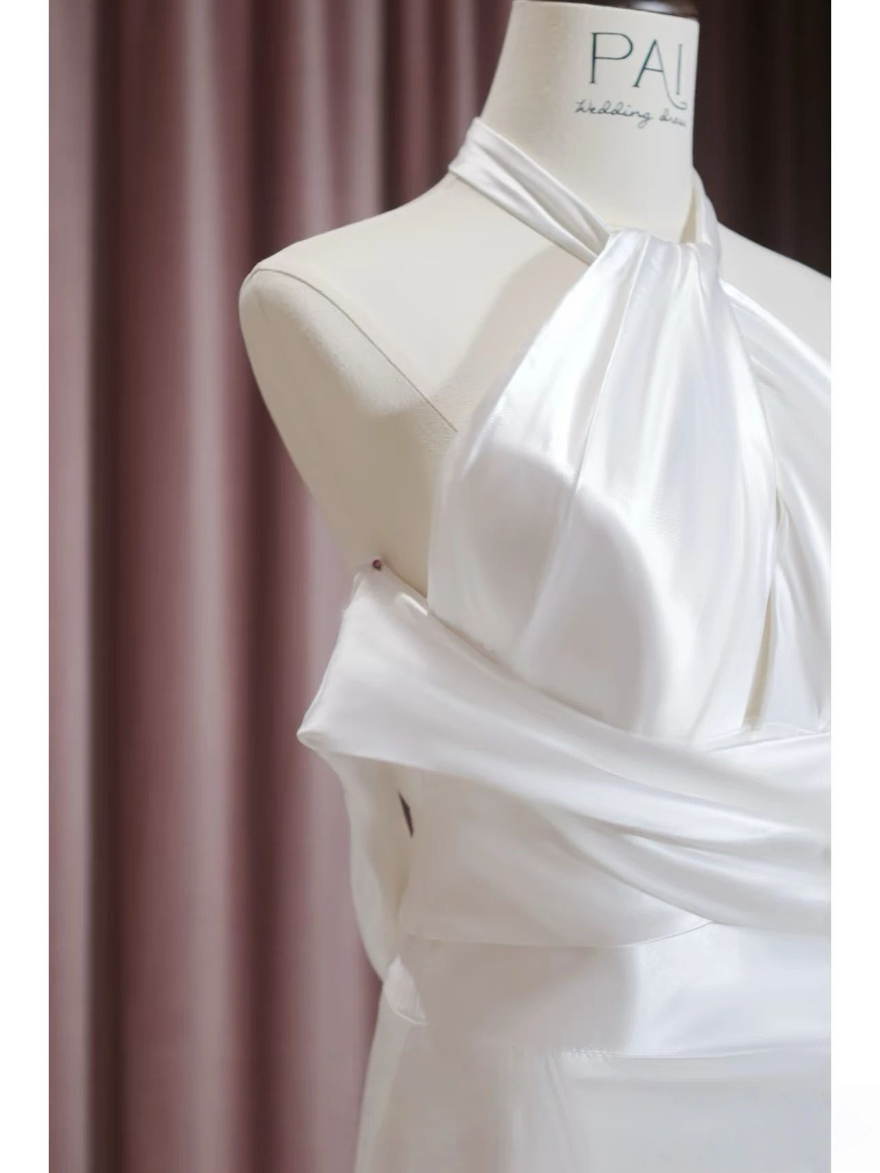 

Elegant Satin Evening Gowns Mermaid Halter Extravagant Slimming Fit Sleeveless Backless Formal Occasion Dinner Prom Dresses New