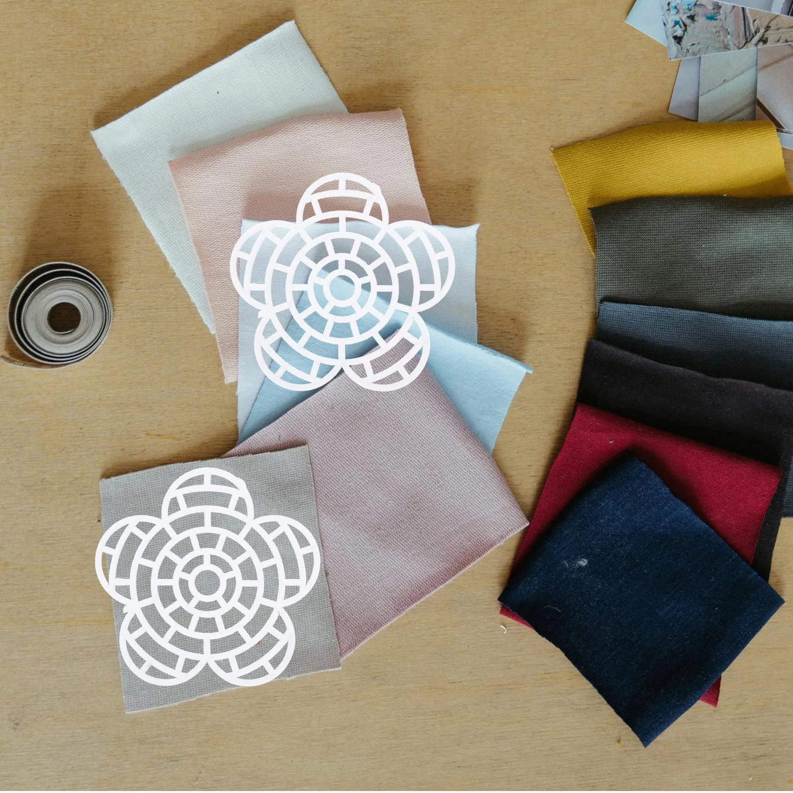 

10Pcs Plastic Canvas 6.7cm Crochet Flower Accessories DIY 3D Embroidery Tools Plastic Mesh Sheets for Bag Craft Making