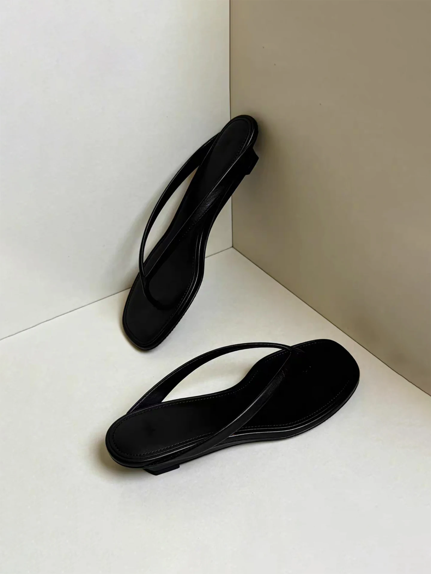 sandali-da-donna-in-stile-coreano-minimalisti-neri-con-cinturino-per-l'estate-da-esterno-nuovi-per-le-vacanze-con-tacco-a-spillo-e-punta-quadrata