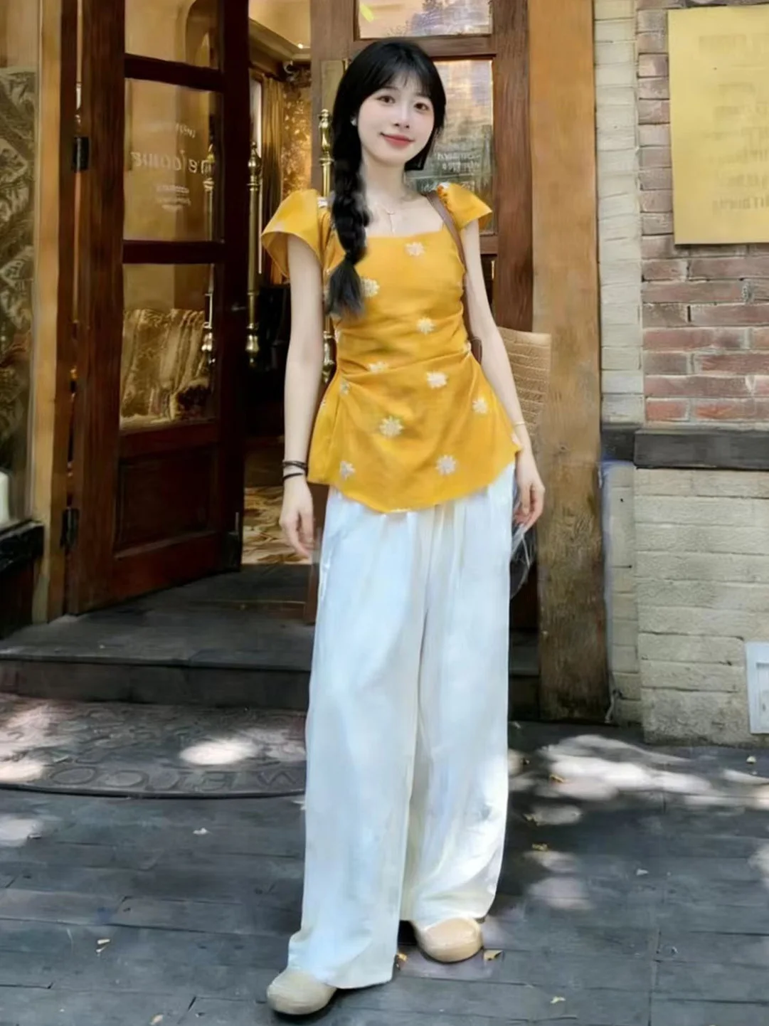 

High Quality Yellow Shirt Top Women's Fashion Slim Fit Short Sleeve Design Sense T-Shirt Korean Style Commute Polyester Fiber
