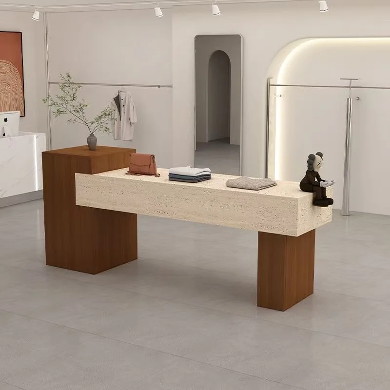 the Middle of the Store Features a Flowing, Simple and Modern Display of Stone-patterned Display Cabinets