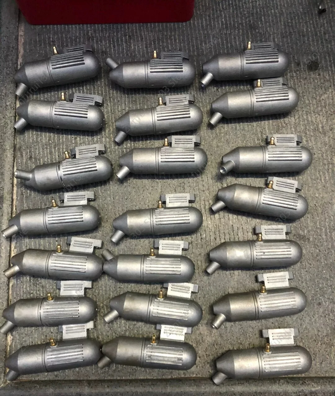 In stock, the 35mm hole spacing and 37mm hole spacing of the three-blade methanol engine exhaust pipe model aircraft have been