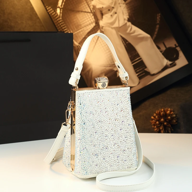 Designermarke 2025, neue vertikale Handy-Umhängetasche aus Leder mit Diamantkristall, Hot Diamond-Umhängetaschen für Damen – Detail 12
