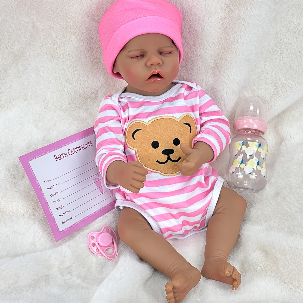 Poupée Reborn Black Girl de 18 pouces, matériau en vinyle, caractéristiques faciales réalistes et exquises, pour les familles noires ou de course mixtes,