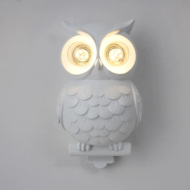 New creative white owl wall lamp resin animal decoration lamp is suitable for bedroom