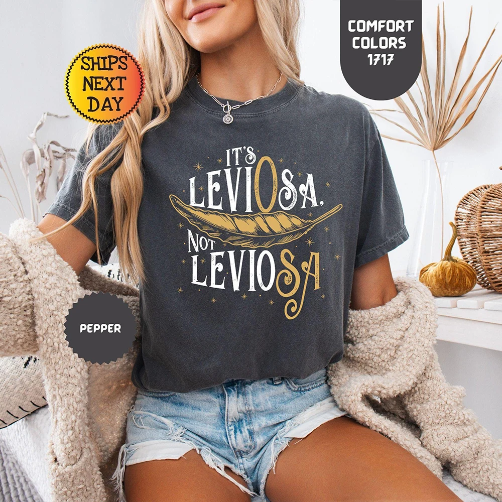 Camiseta Vintage It's Leviosa Not Leviosa Magic Wand Witch, camiseta para amantes de la magia, camiseta Dark Academia Bookish con cuello redondo, Top Unisex, ropa de calle