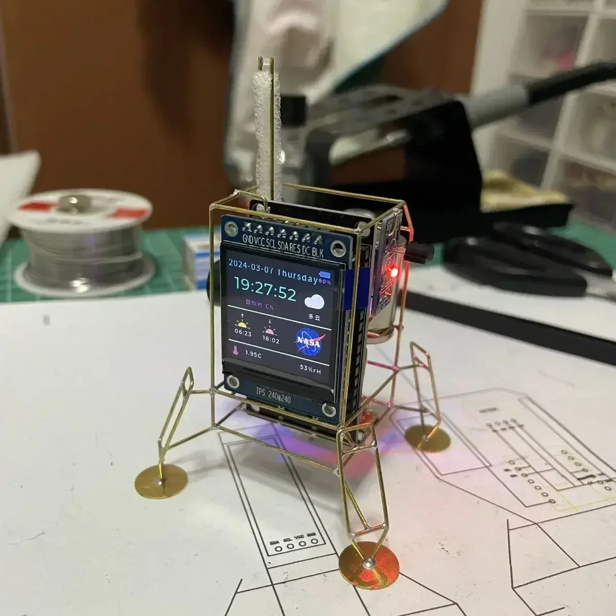 DIY BornLander handgemachte Mars Lander Lander WIFI Desktop Uhr Ornament