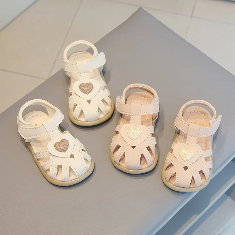 

Розовые сандалии для девочек 25 летней новой детской обуви, прогулочная обувь на мягкой подошве, модная обувь для девочек от 0 до 3 лет, универсальная детская обувьсандалии для Девочек