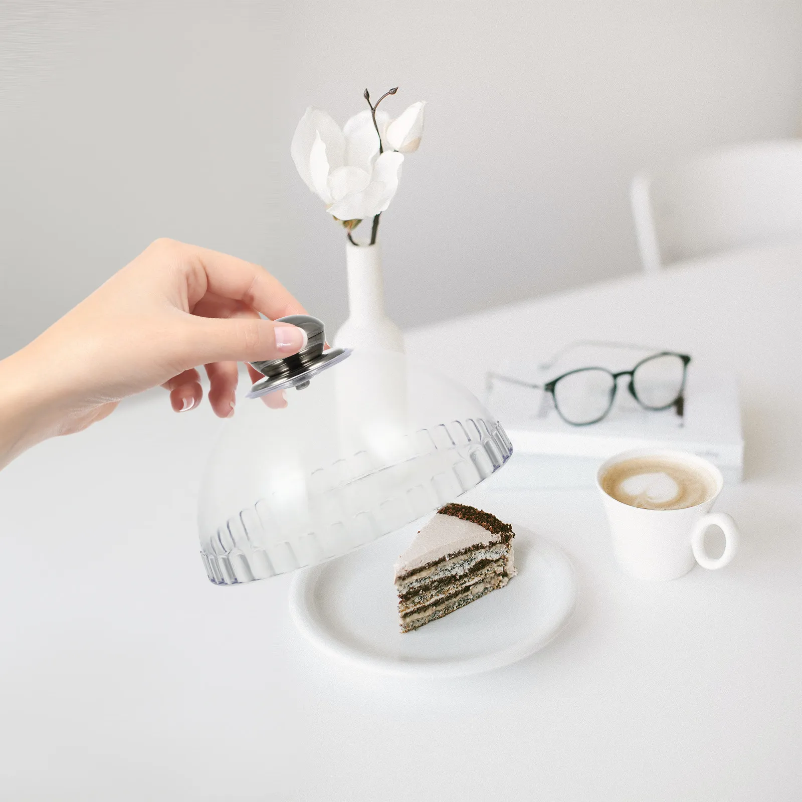 

Dome Shaped Clear Plastic Food Cover for Cake Dessert Tray Protection Kitchen Food Cover Lightweight Unbreakable Smooth Modern