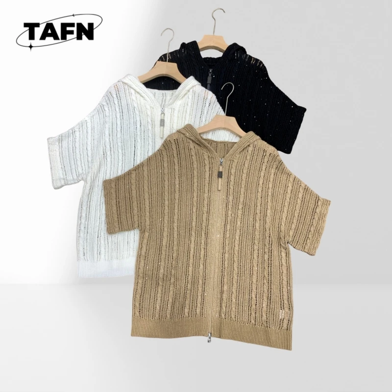 

100% Cashmere Zipper Hooded Loose Advanced Texture 25 Fashion: Retro-Inspired Cashmere T-Shirt for Casual Occasions AD1202