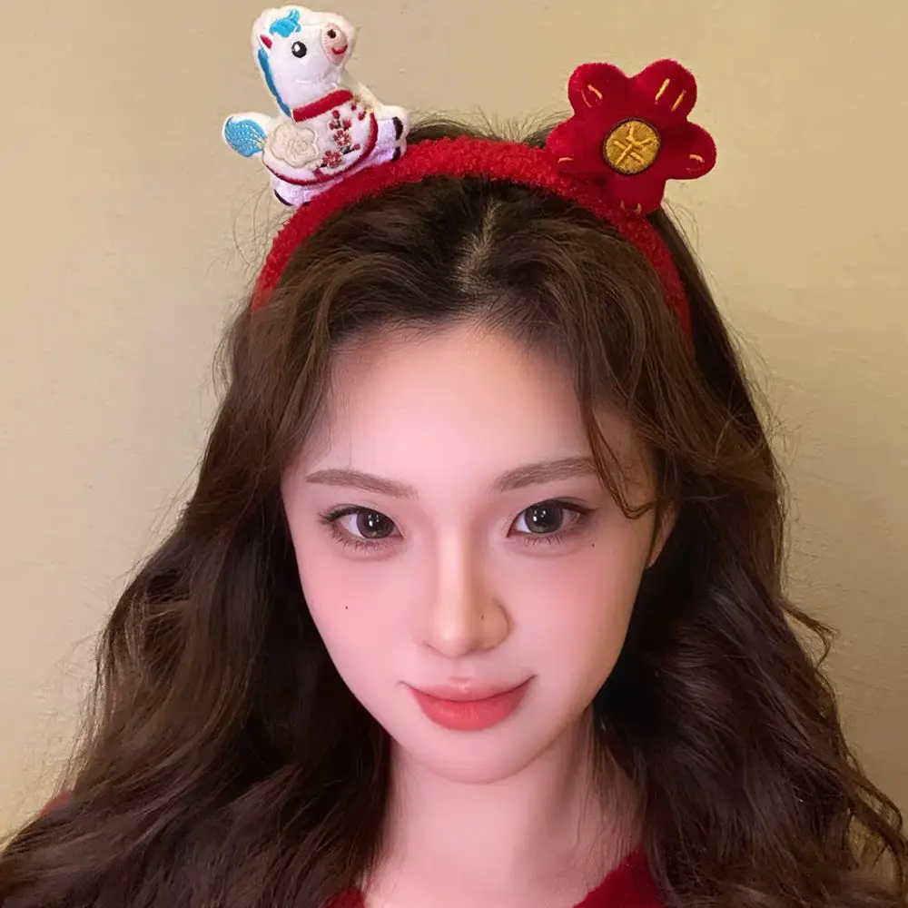 

Creative Cartoon Horse Hair Hoop Pony Mascot New Year Headpiece Good Luck Red Plush Horse Doll Headband Party Decoration
