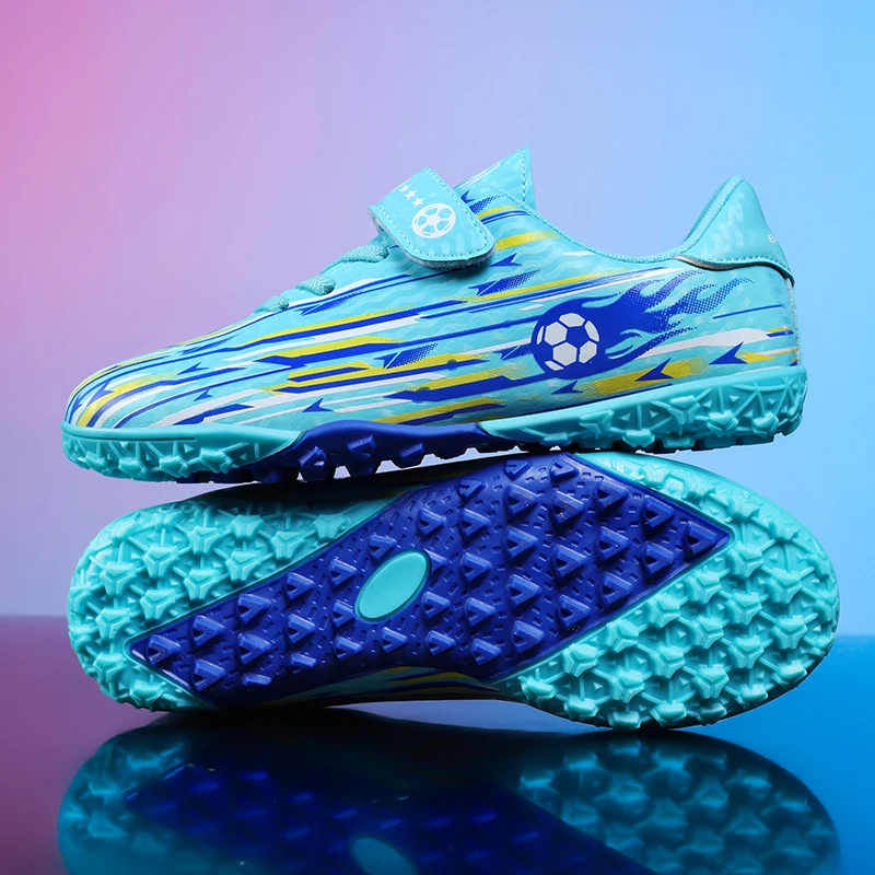 

A pair of children's four-season leather football shoes with rivets, wear-resistant football shoes, sizes 28-39，MZ-186-1