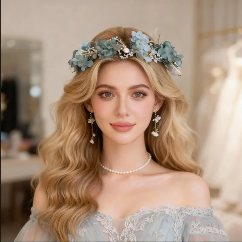 

Blue Silk Chiffon Flower Crown–Forest-Themed Bridal Headpiece with Artificial Flowers for Beach Wedding&Boho Styling.acessórios