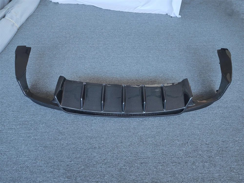 Genuine LD Style Rear Lip and Bumper Diffuser Body Kit Carbon Fiber LD Style forMaserati Levante Body Parts 2