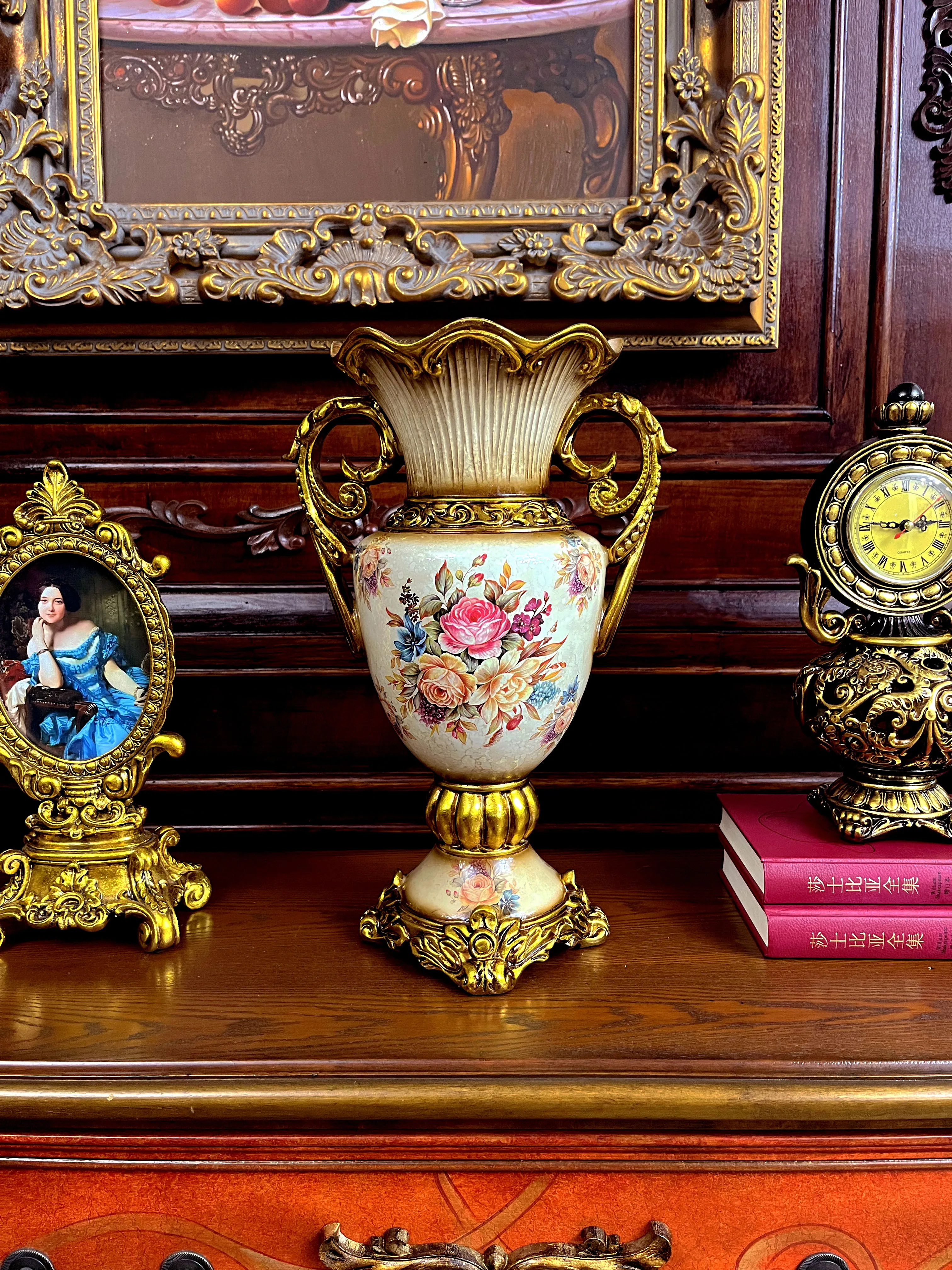Vintage vase flower arrangement art set, American living room, French foyer dining table, European high-end gold decoration