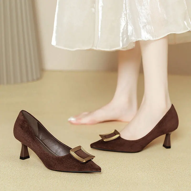 

Женские туфли-лодочки с острым носком на тонком каблуке, новинка 2025 года, весна-осень, черные, бархатные, не утомляющие ноги, модные, без застежек