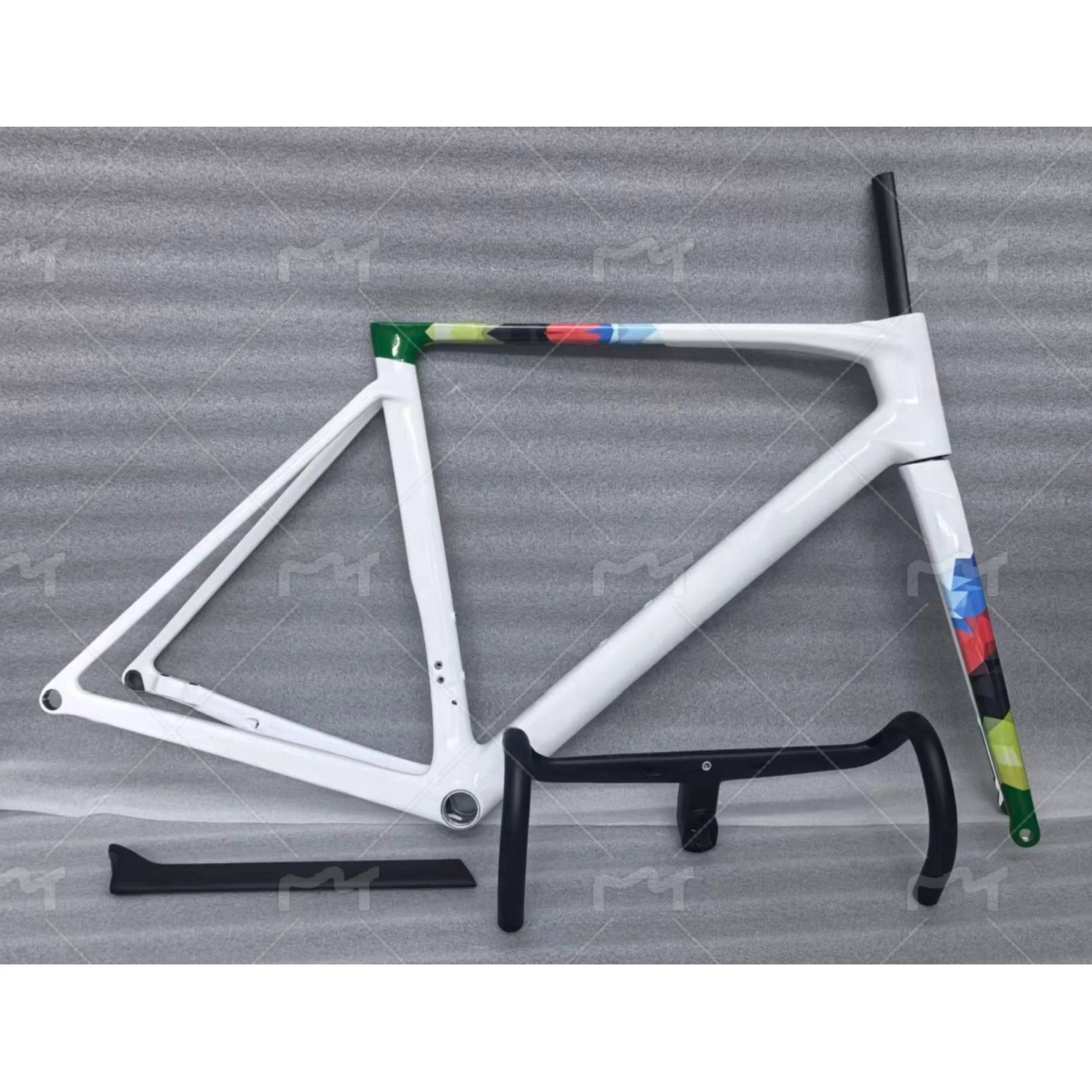 

2025 V5RS Carbon Road Bike Frame Di2 Compatible Lightweight Racing Bicycle Frameset Full Internal Routing DPD Colors