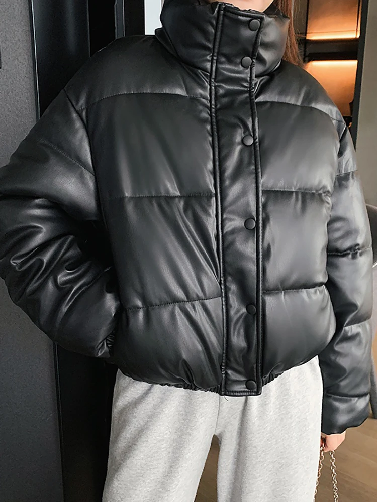 Casacos grossos de couro PU para mulheres, Parkas curtas, jaqueta acolchoada de algodão quente, roupas elegantes com zíper, preto, moda senhora, inverno, 2024