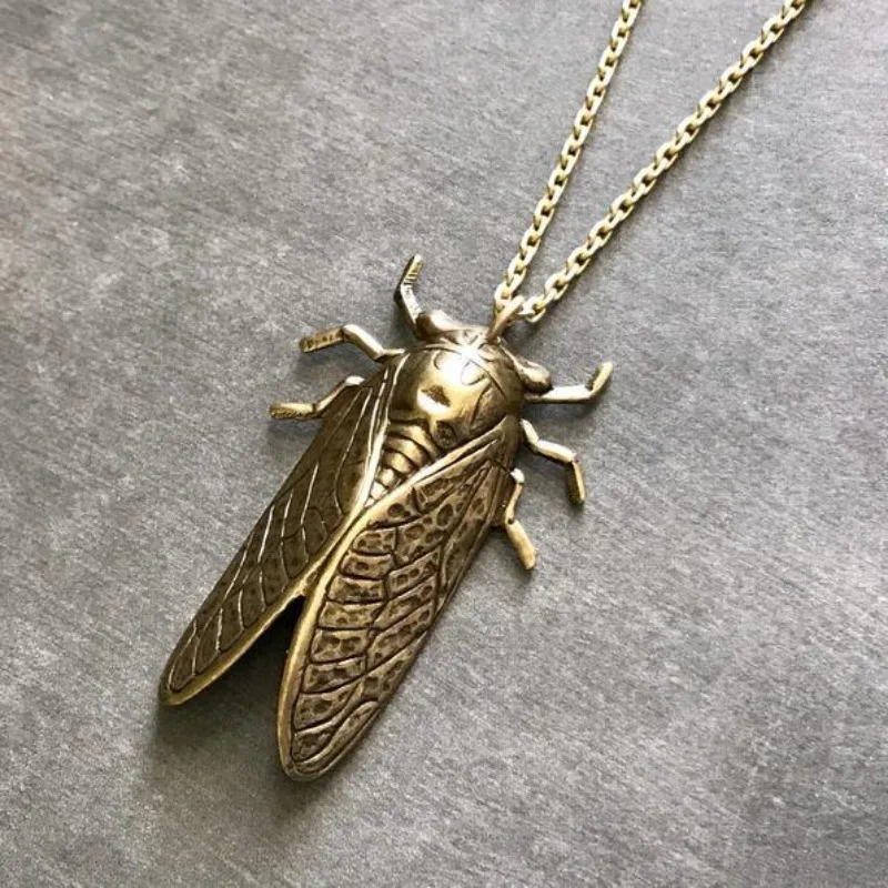 Collier pendentif cigale créatif vintage pour hommes et femmes, design d'insecte personnalisé, bijoux de fête, accessoires
