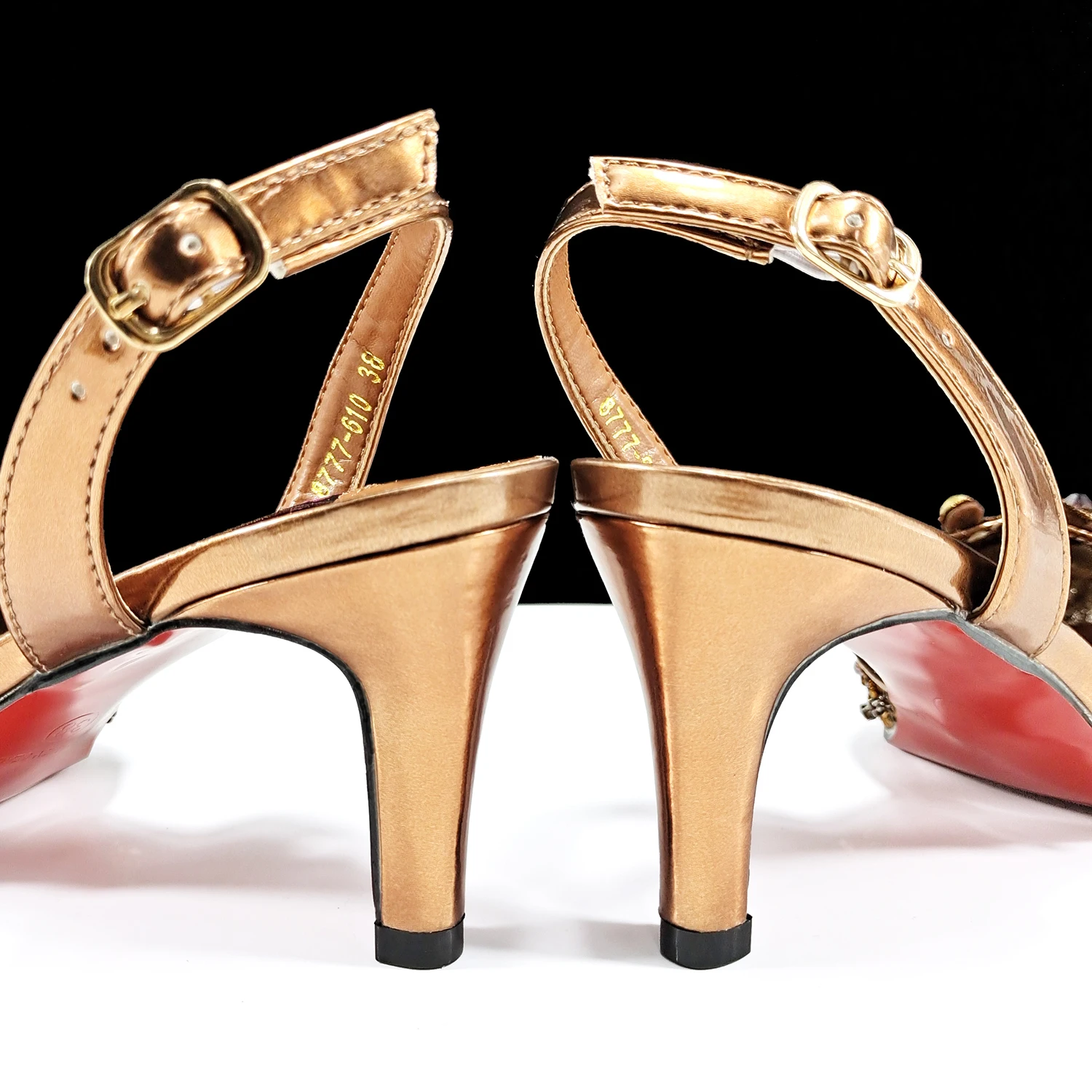 QSGFC التصميم الإيطالي أحجار الراين وأحجار المرجان السيدات أحذية الحفلات عالية الكعب أشار تو لون القهوة أحذية نسائية