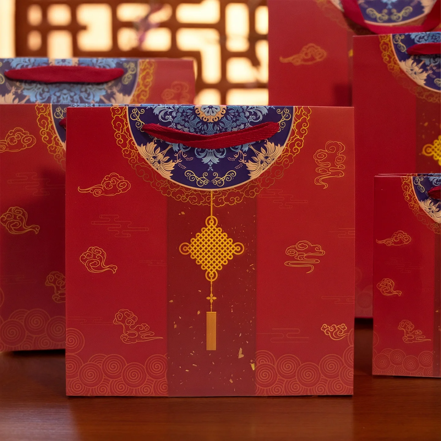 

Красный подарочный пакет в китайском стиле для свадьбы