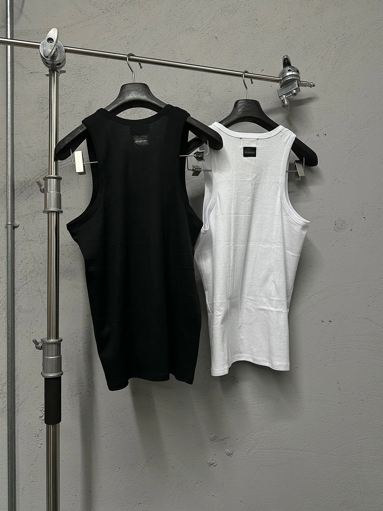 

Slim Fit Vest Fitn Sport Base Layer Tank Top Svel Men's Summer Trendy round Ne Sweat Vest Middle Length Casual Wear