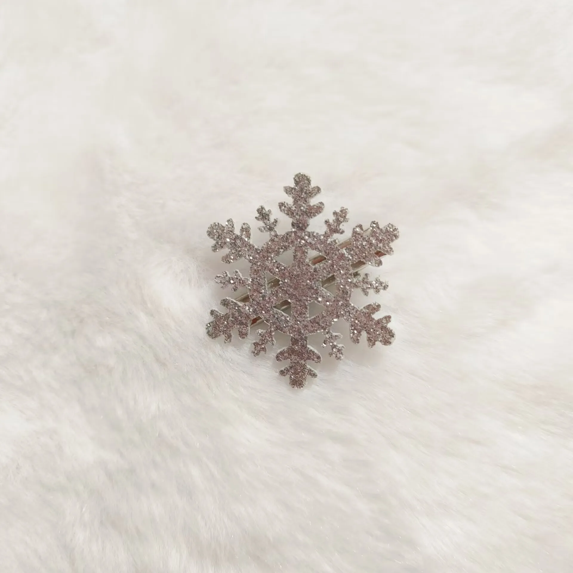 

4PCS Elegant Hairpin Sweet Christmas Barrette Snowflake Glitter Bunches Snowflake Glitter Gift for Girls
