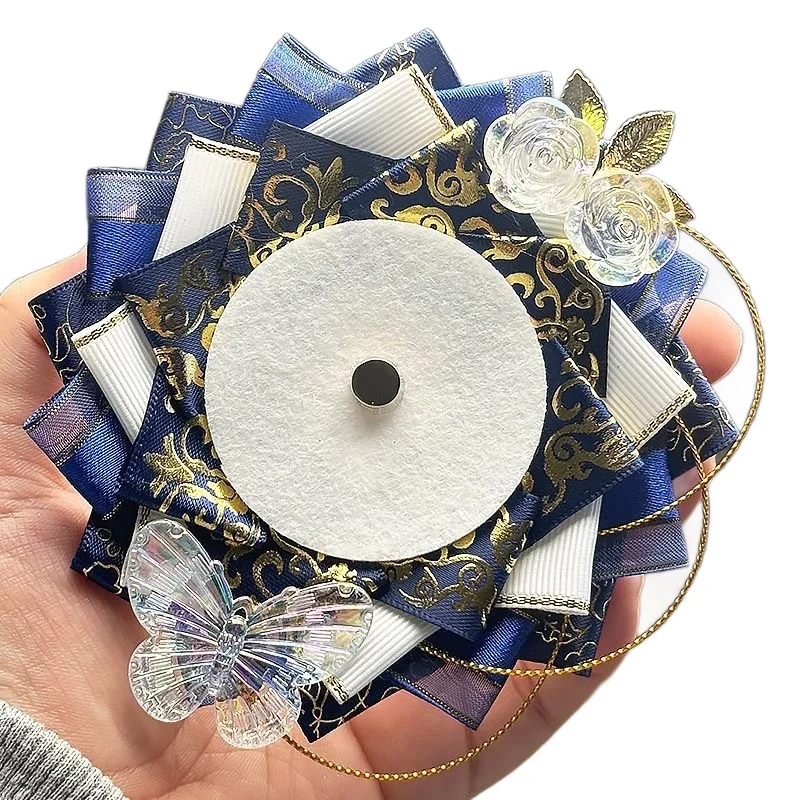 1 Stück Rosetten-Abzeichenhalter, klarer Kristall-Schmetterlings-Rosen-Schleifen-Ornament, DIY Y2K Itabag Pin Display Brosche Accessoire für Anime-Fans – Detail 4