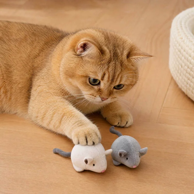 Cat Teaser Toy Simulated Mouse Plush with Sound and Colorful Feathers, Pet Supplies Wholesale and Dropshipping Available