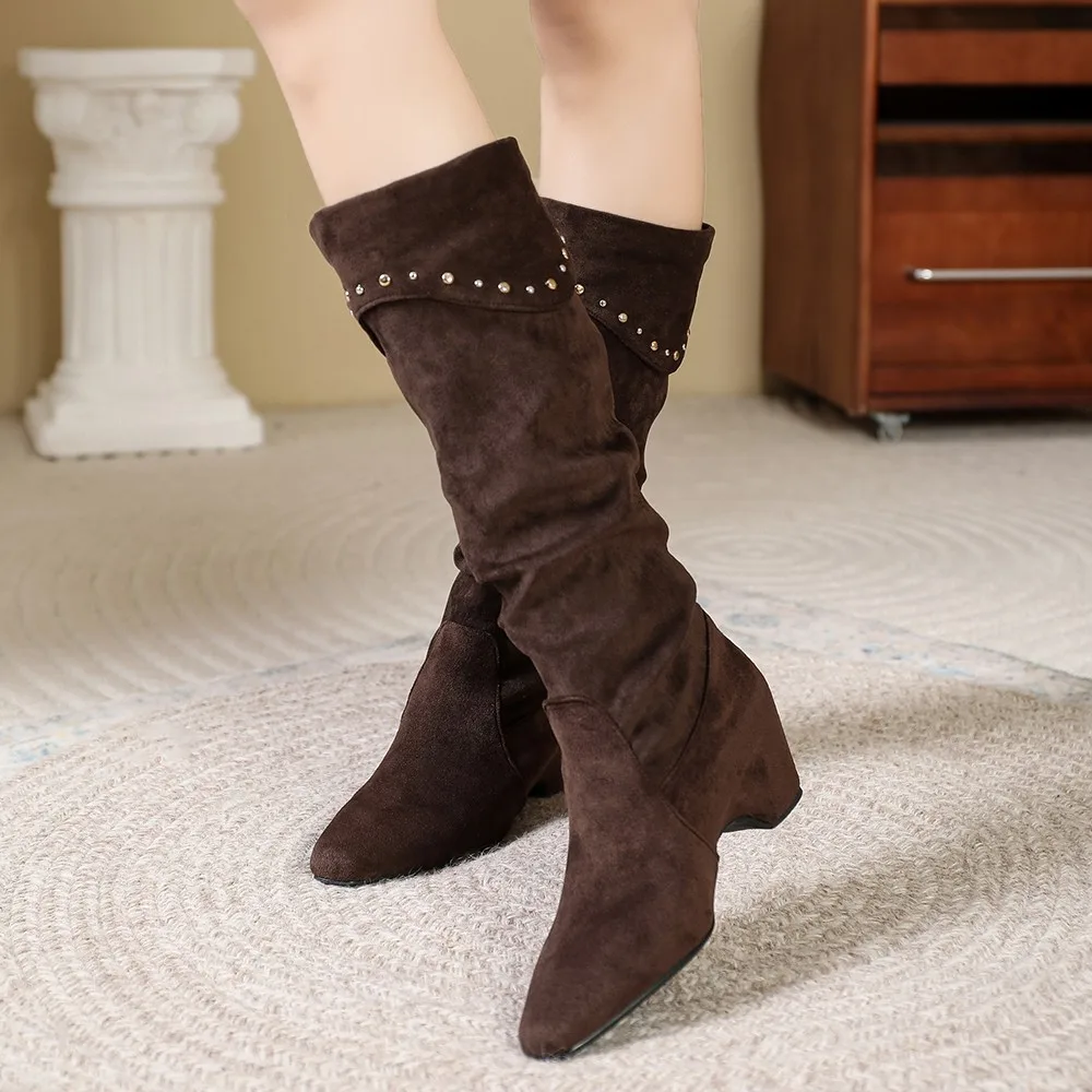 Korean-style Trendy Studded Platform Ankle Boots for Women, New Winter 2027 Hot Wedge Suede Fashion Short Boots