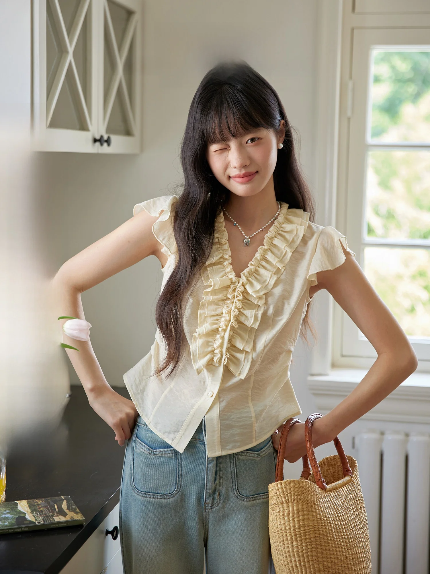 

Новая модель: Женская футболка ORWhite с V-образным вырезом, коротким рукавом, цветочным принтом в стиле ретро, художественный дизайн, летняя модная одежда премиум-класса для женщин.