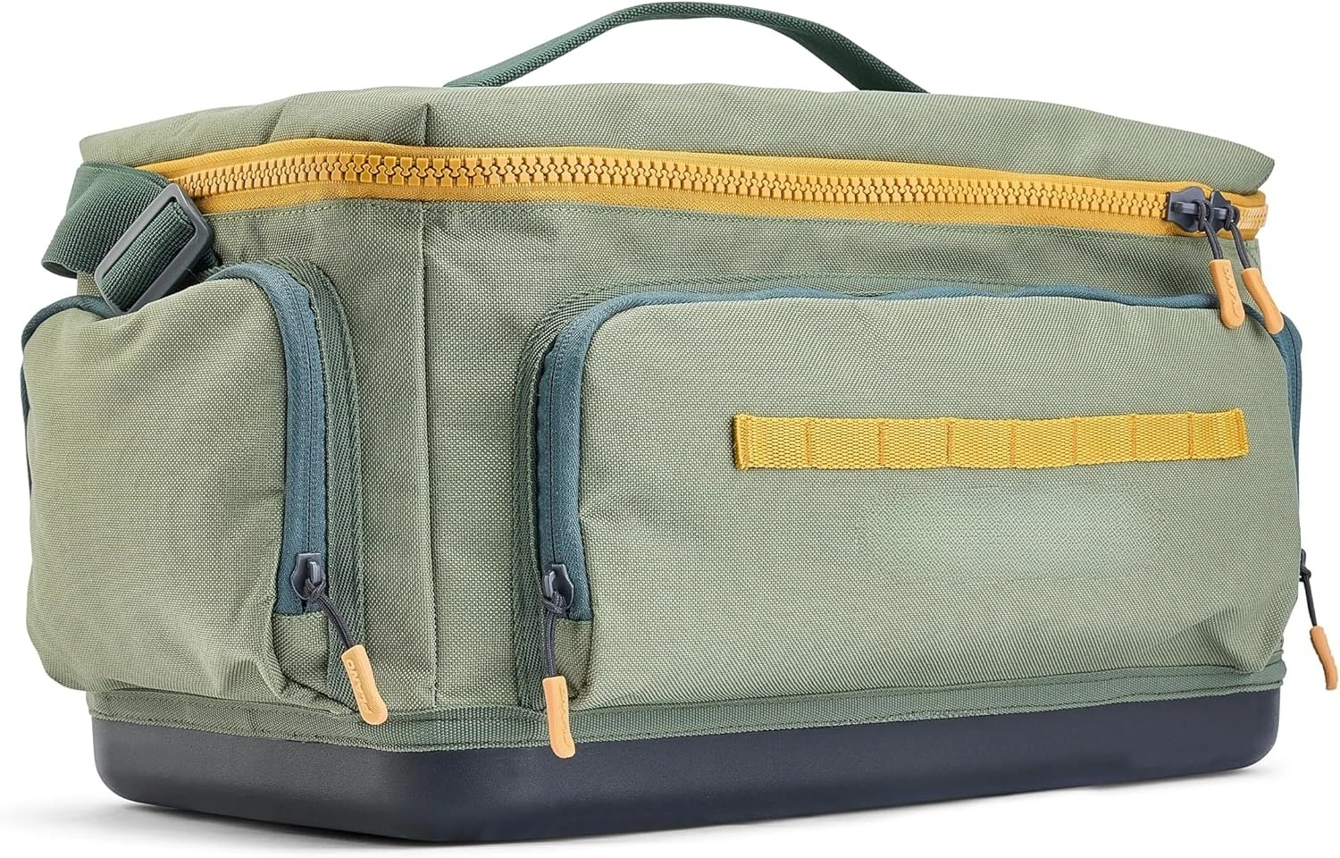 

Weekend Series，WEEKEND 3700 TACKLE BAG: Embrace the next level of fishing convenience with a tackle bag designed