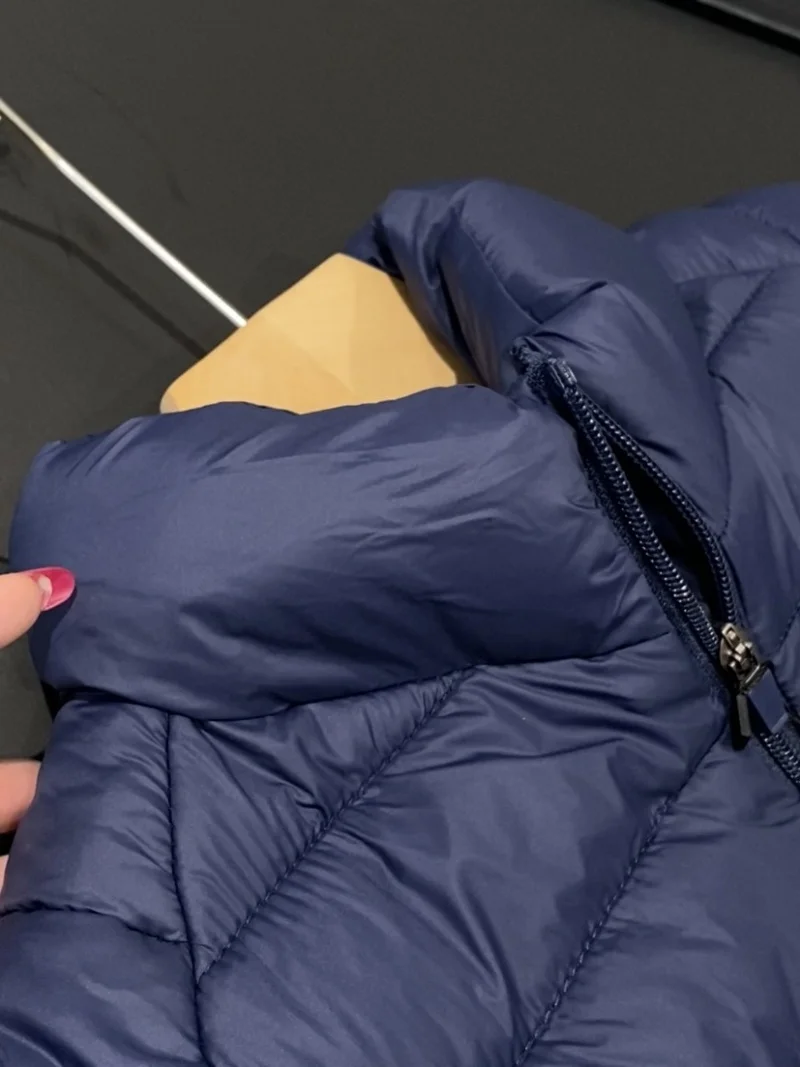 سترة قطنية للرجال مقاومة للماء ودافئة وخفيفة الوزن وقابلة للتنفس بياقة عالية، مناسبة للخريف والشتاء، بتصميم عصري وأنيق مع سحاب