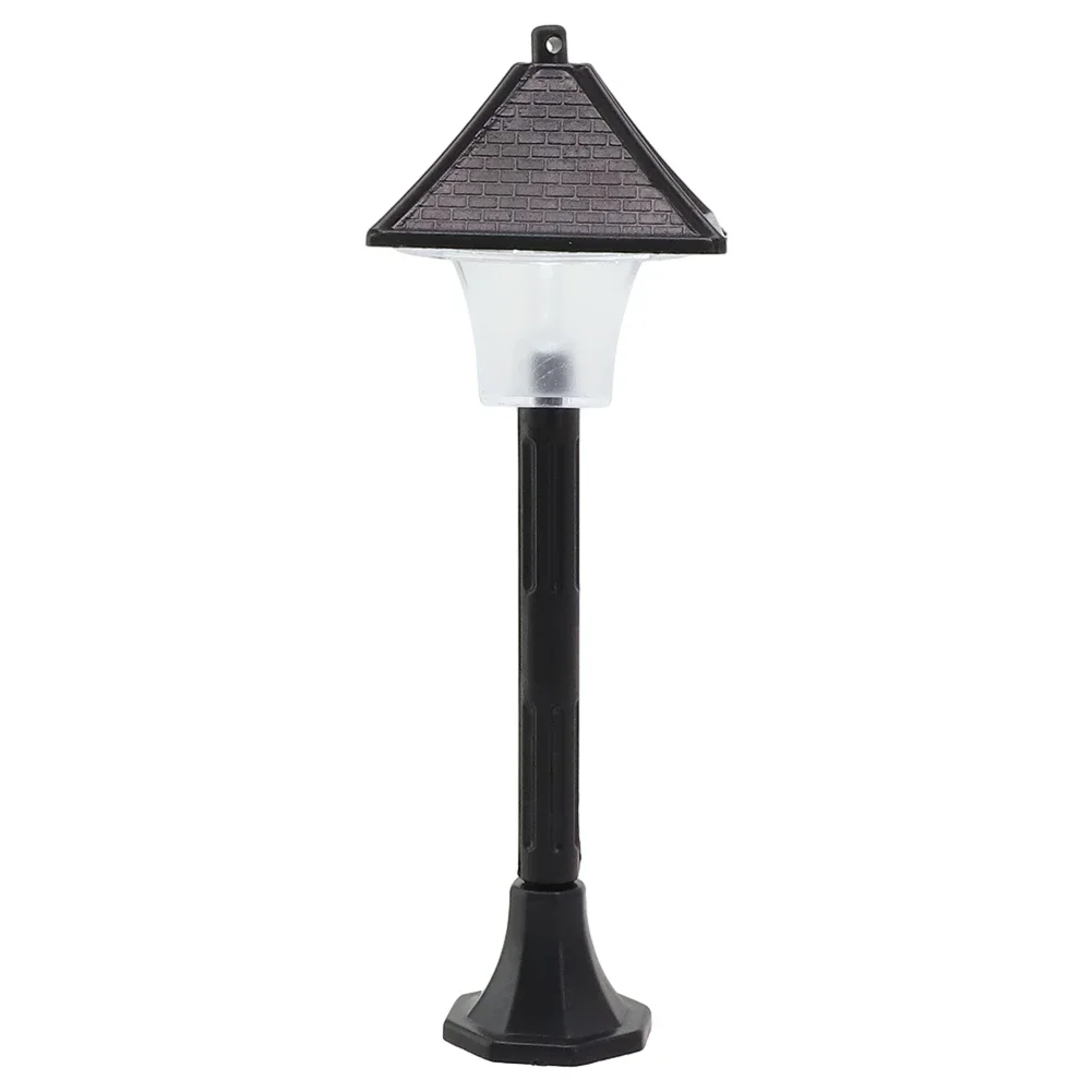 1 set nuovissimo luci per la casa ornamento arredamento da giardino lampada solare treno batteria in miniatura casa delle bambole nera modello strada
