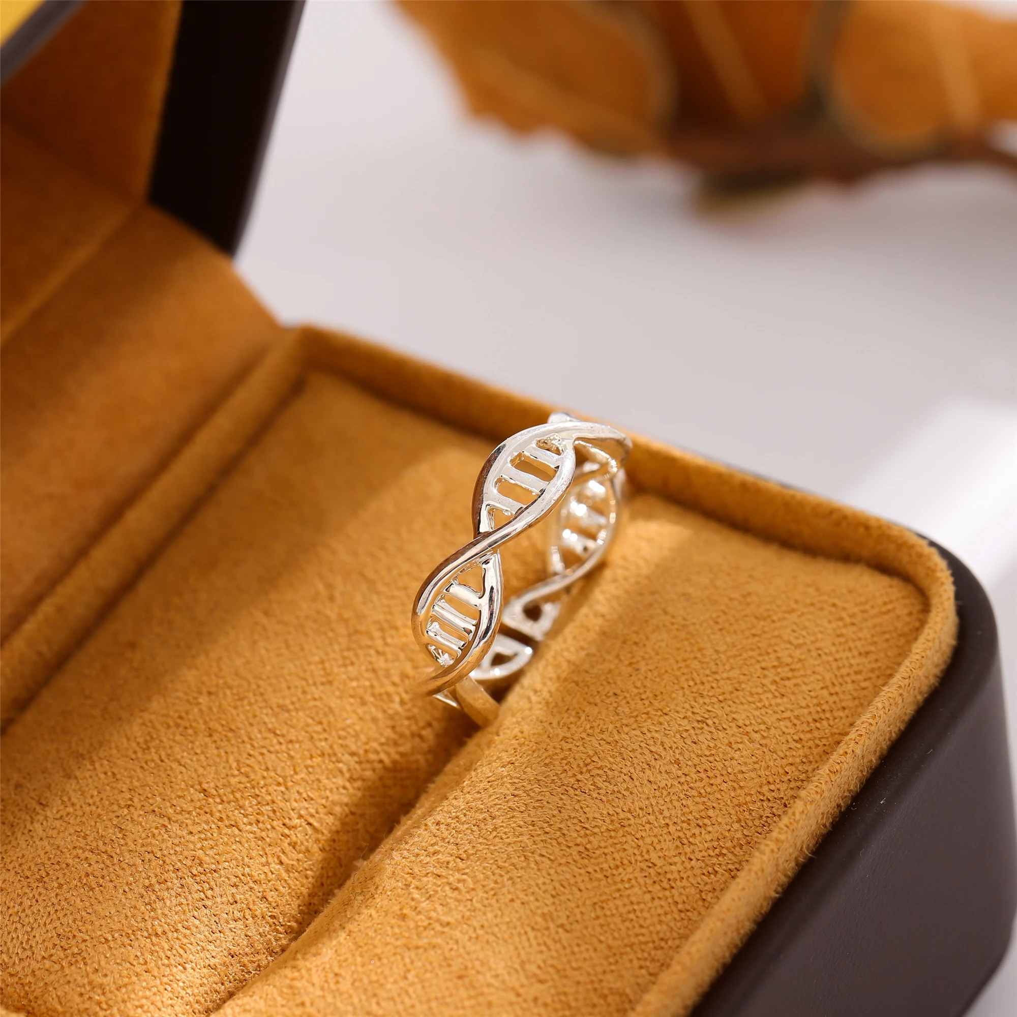 Creative 925 Sterling Silver Twist Geometry Hollow Ring