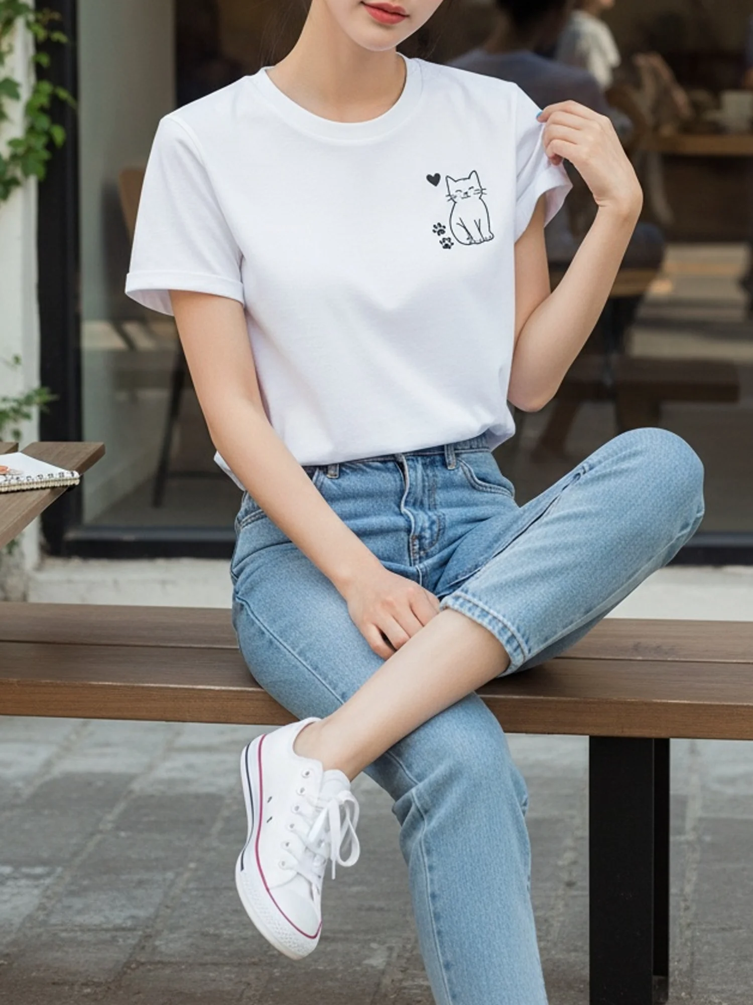 Women's Cotton T-shirt with Heart-shaped Cute Cat Print Pattern Casual Round Neck T-shirt Suitable for Everyone's Daily Wear