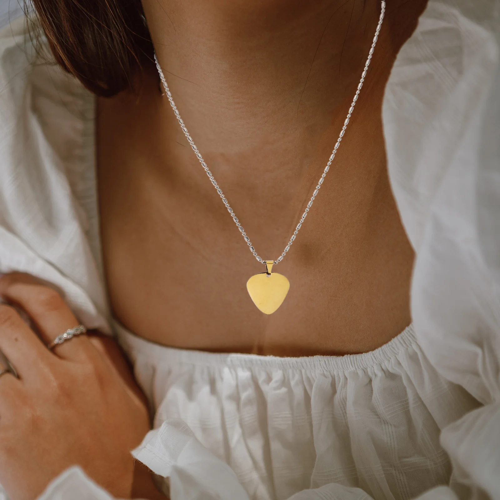 

2Pcs Guitar Pick Pendant Necklace Stainless Steel 60cm Chain Decorative Creative Men Women Musical Instrument Practical