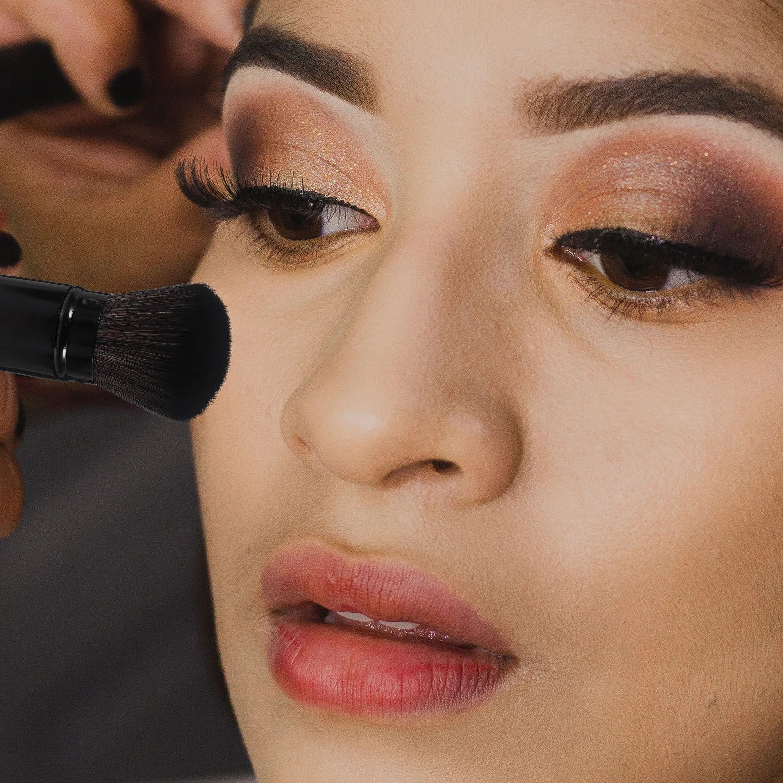 Brosse à Blush rétractable Portable, outil polyvalent pour le maquillage, conception de petite taille, brosse à poudre facile à tenir