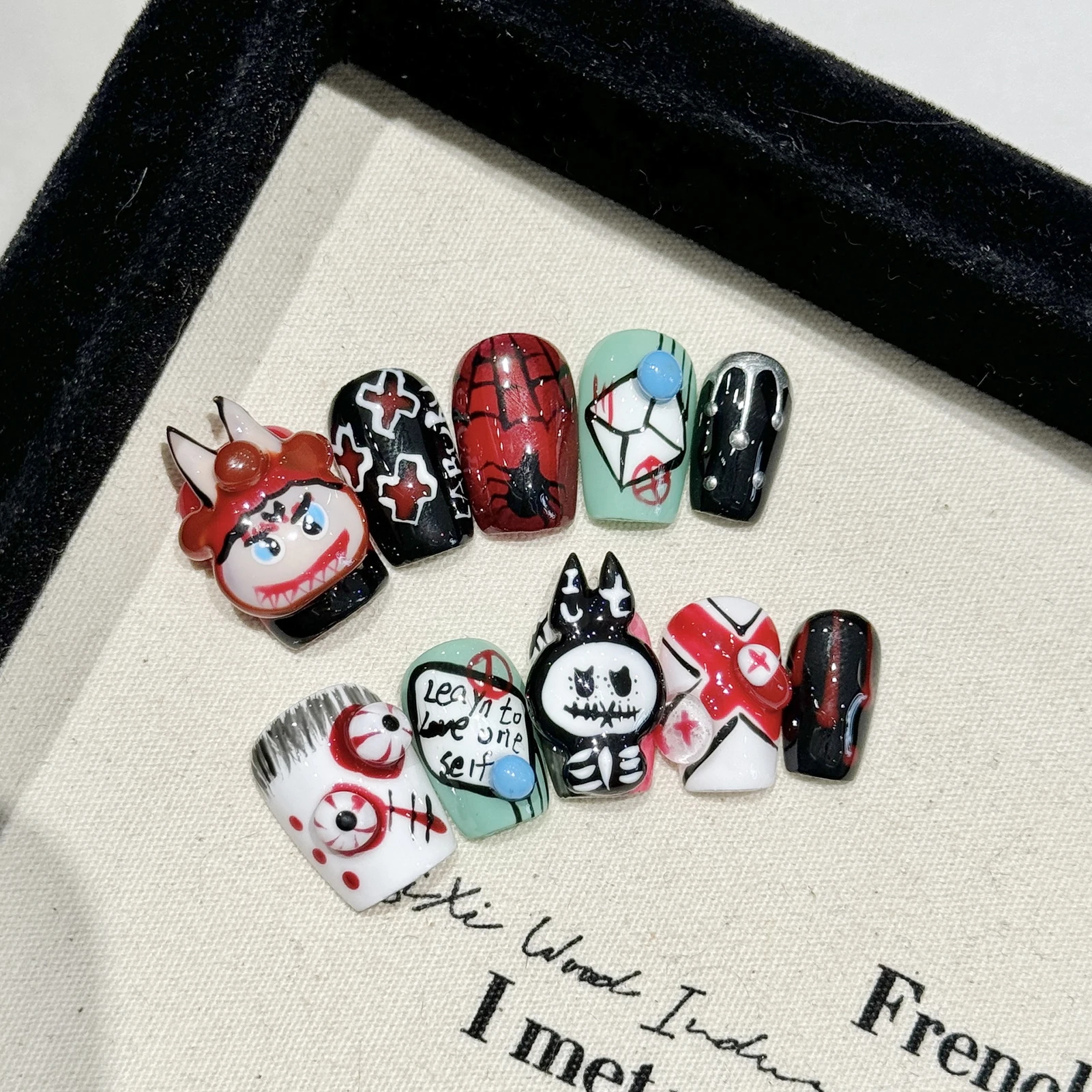 

10pcs Handmade Halloween Press On Nails Gothic Style Short Round Dark Black Fake Nails Horror Rabbit Spider Designs False Nail