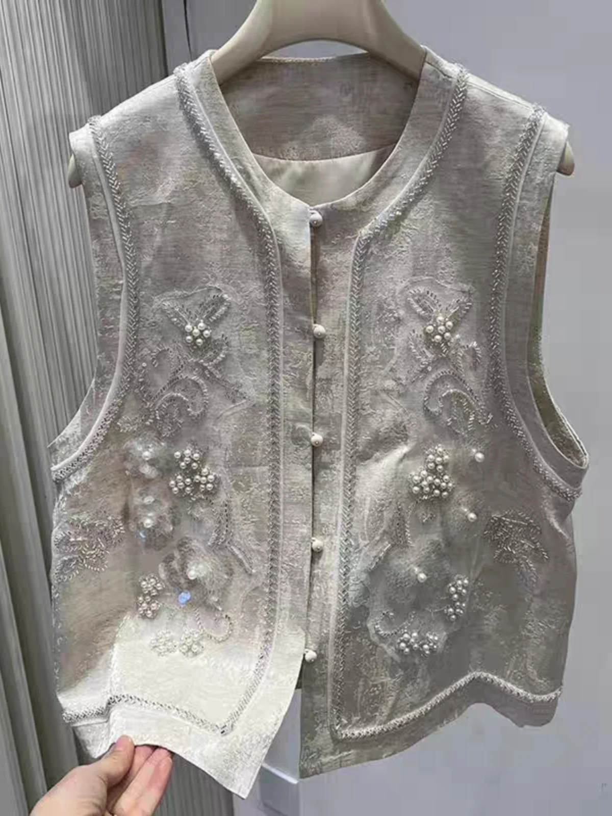 新作中国風スレヘビー刺繍スパンコールレディースベスト2025年春デザインセンスボタン付き肩パッドジャケットトップ