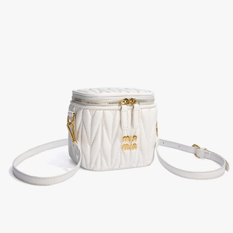 

High-End Women Luxury Tote Bag With Luxury Craftsmanship And Compact Size Suitable For Office Commute Ladies​