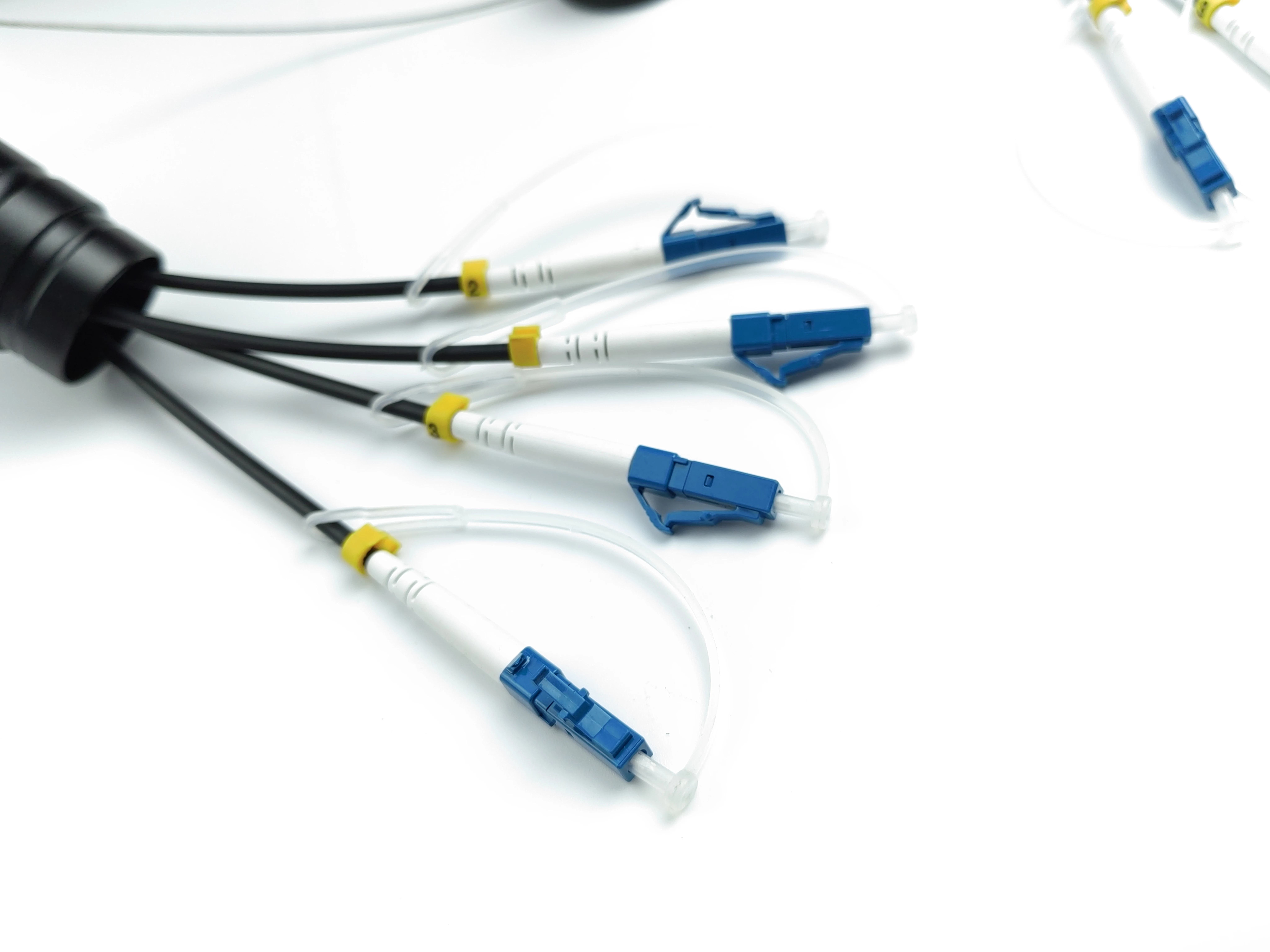 4-Core 0.5mm² Outdoor Armored Single-Mode Fiber Optic Cable Reel M-Grade Performance for Field Use