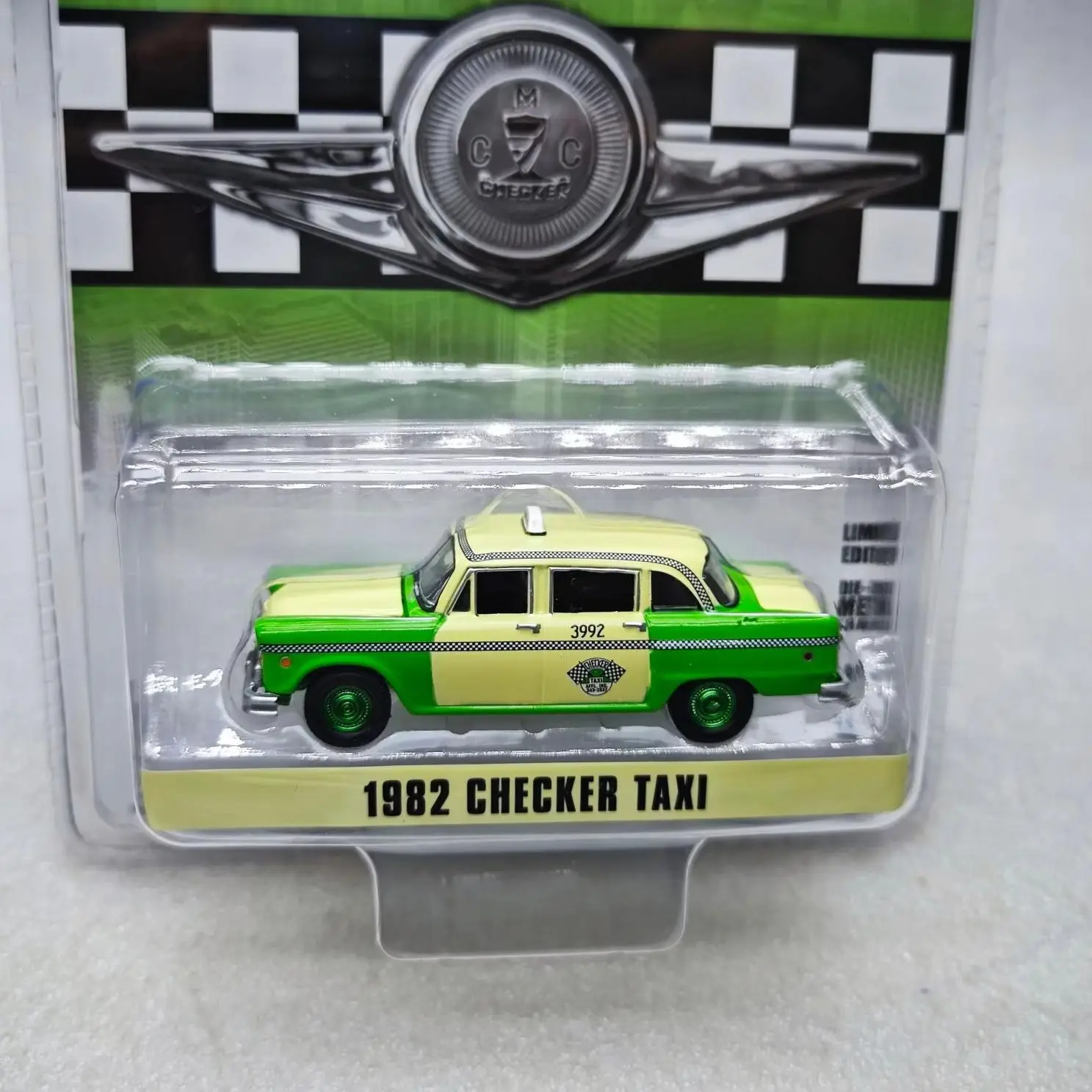 

1:64 1982 Checker Taxi High Simulation Diecast Car Metal Alloy Model Car decoration display collection gifts