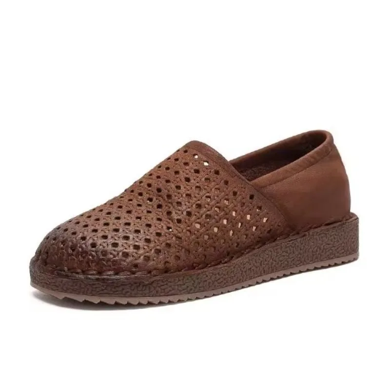

Breathable Soft Bottom Sandals for Mom Summer Leisure Flat Shoes Slip-On Hole Design Anti-Slip Comfortable Leather Shoes