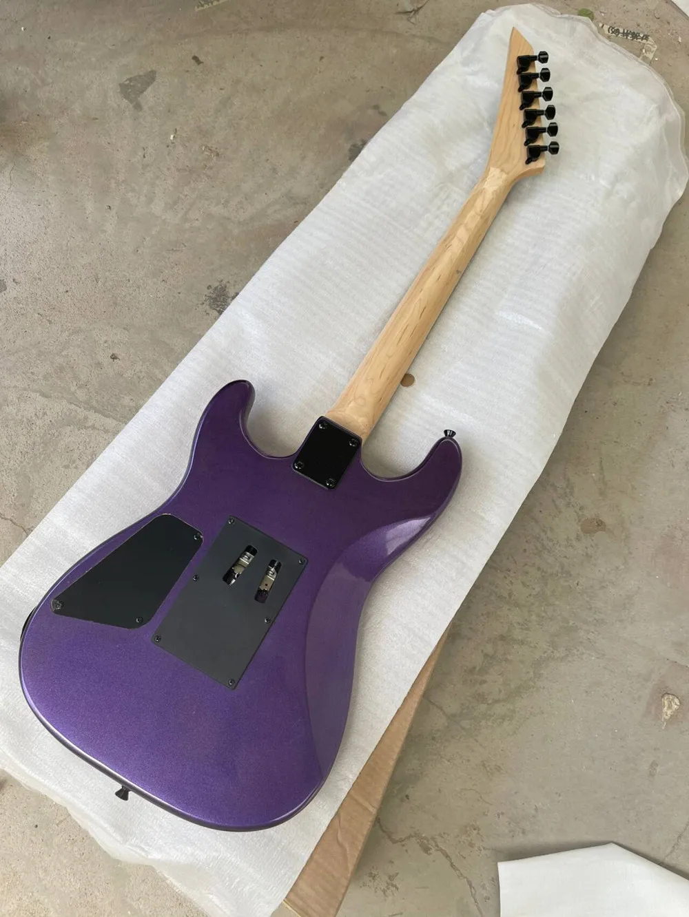 Purple Body Electric Guitar with Maple Neck,Black Hardware,Offering Customized Services