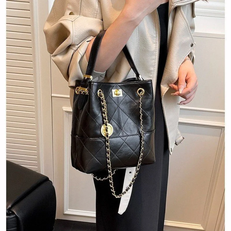 

High-End Women's Shoulder Bag Made Of Fine Leather Boasting High-End Lasting Style​