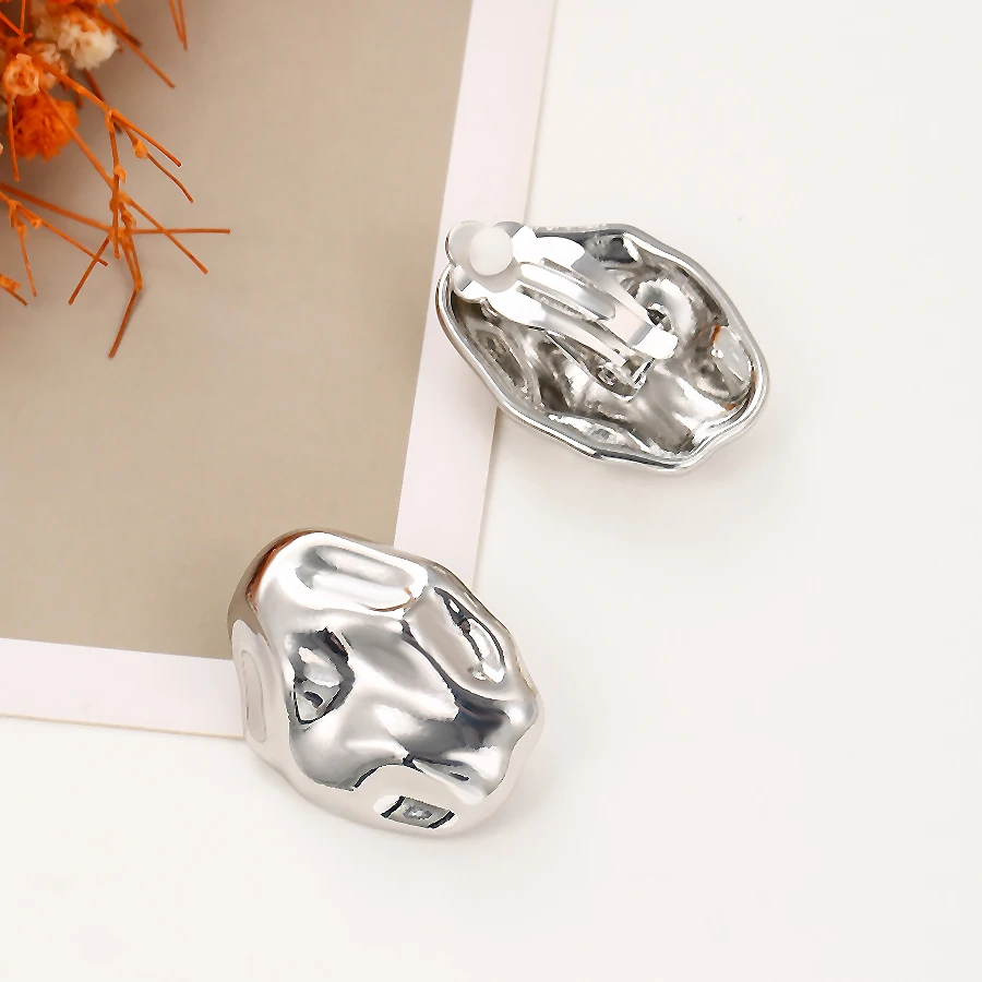 Vintage Gold Plated Chunky Irregular Hammered Clip on Earrings for Women Minimalist Geometric Non Pierced Earrings Party Gift