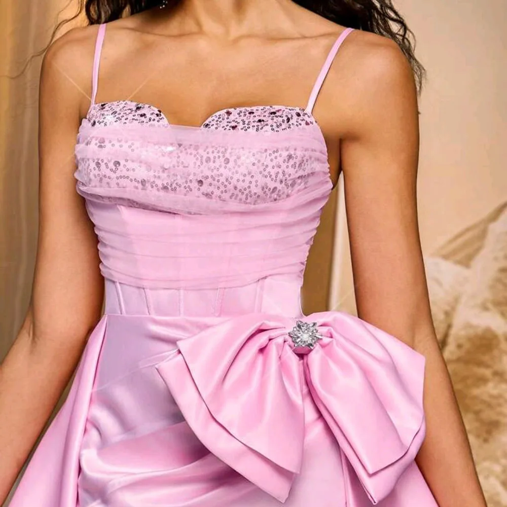 Maßgeschneiderte Meerjungfrau-Abendkleider, bodenlang, Spaghettiträger, ärmellos, Abendkleid, modisches Partykleid mit Kristallschleife und Pailletten